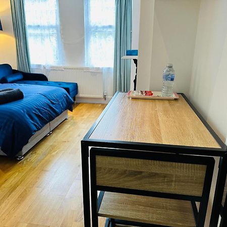 Stunning One Bedroom Studio Flat Londres Exterior foto